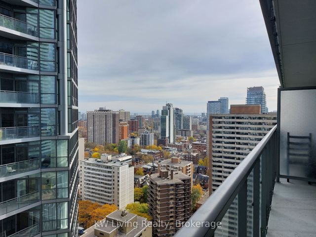 2412 - 33 Charles St E