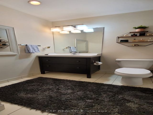 701 - 30 Canterbury Pl
