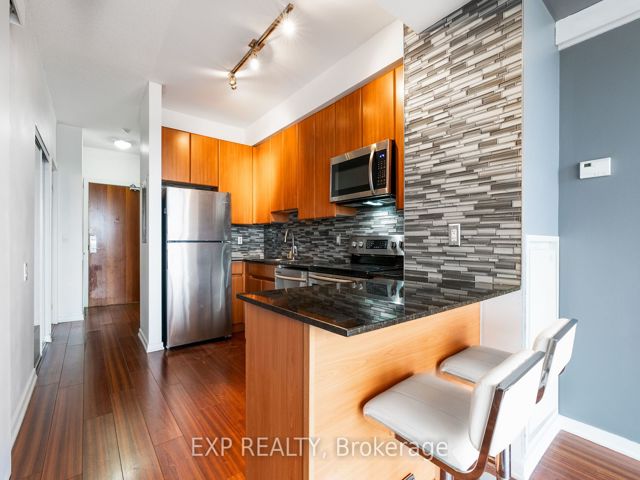 701 - 30 Canterbury Pl