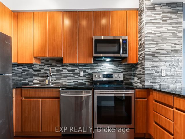 701 - 30 Canterbury Pl