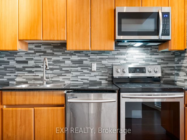 701 - 30 Canterbury Pl