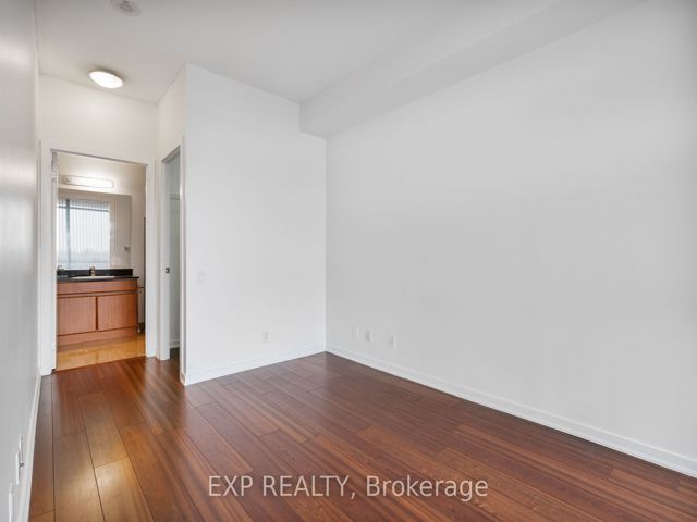 701 - 30 Canterbury Pl