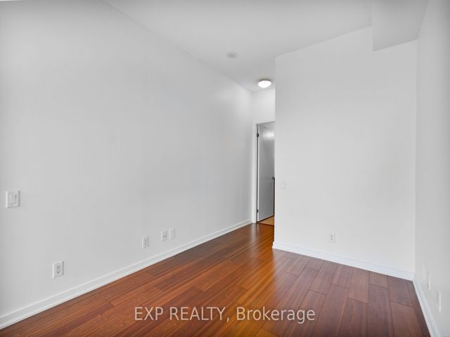 701 - 30 Canterbury Pl