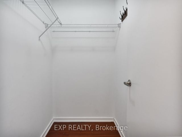 701 - 30 Canterbury Pl
