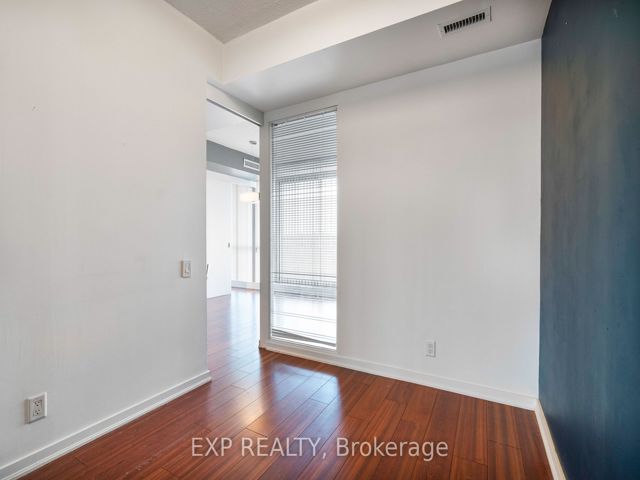 701 - 30 Canterbury Pl
