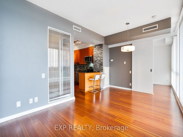 701 - 30 Canterbury Pl