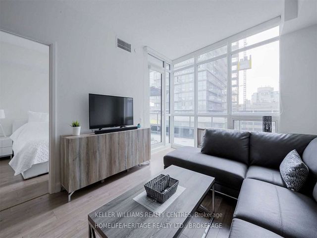 710 - 30 Roehampton Ave E