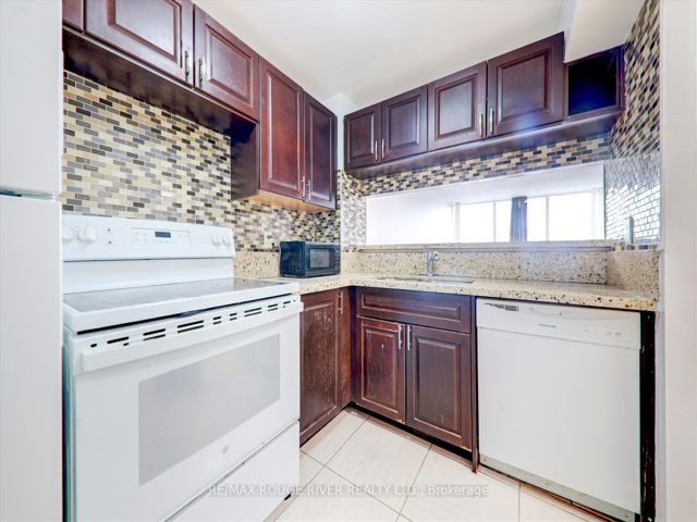 903 - 3050 Ellesmere Rd