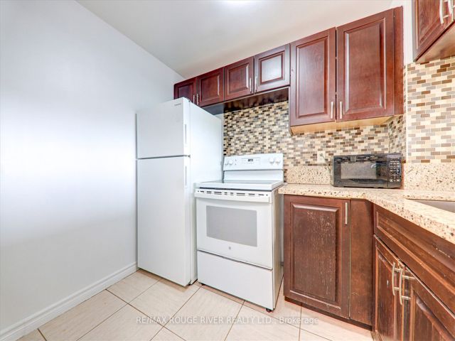 903 - 3050 Ellesmere Rd