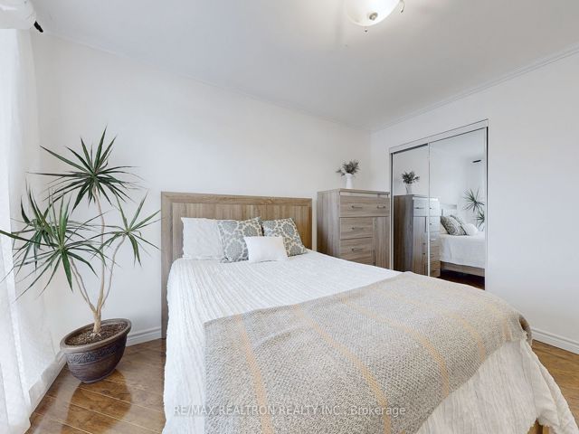 1706 - 135 Antibes Dr