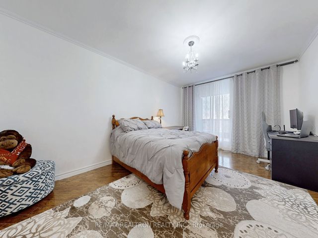1706 - 135 Antibes Dr