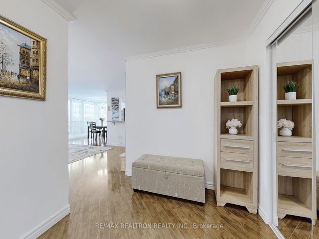 1706 - 135 Antibes Dr