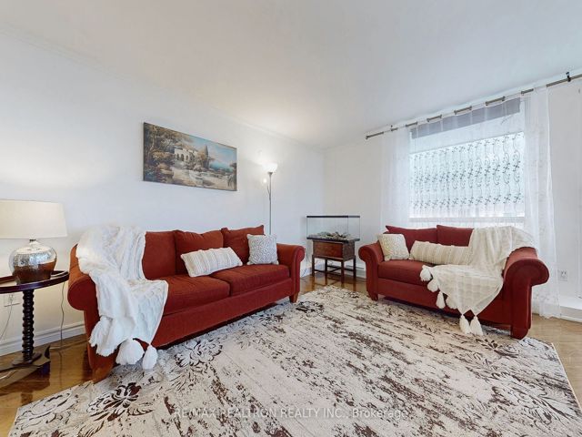1706 - 135 Antibes Dr