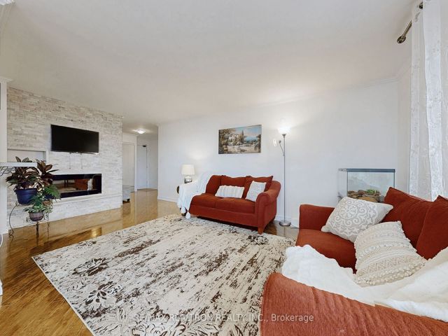 1706 - 135 Antibes Dr