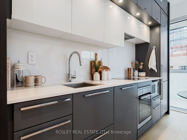 1206 - 15 Grenville St