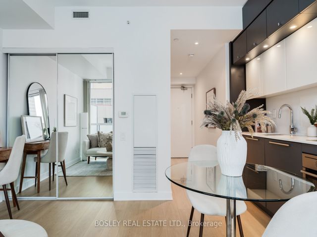 1206 - 15 Grenville St