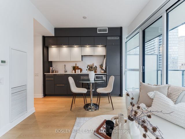 1206 - 15 Grenville St