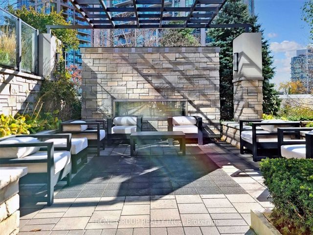 306 - 2 Anndale Dr