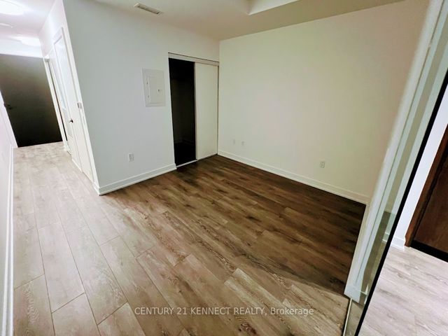 802 - 127 Broadway Ave