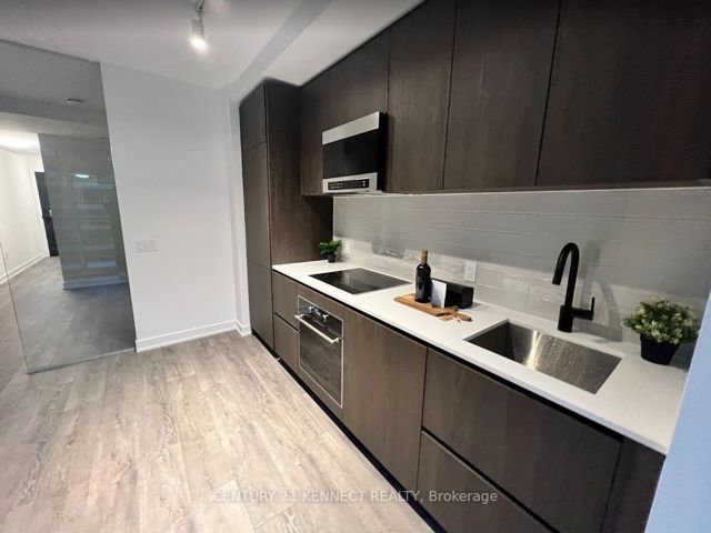 802 - 127 Broadway Ave