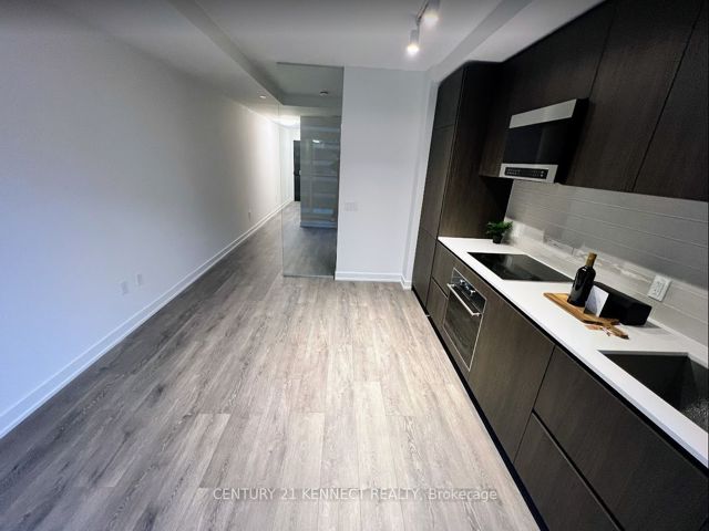 802 - 127 Broadway Ave