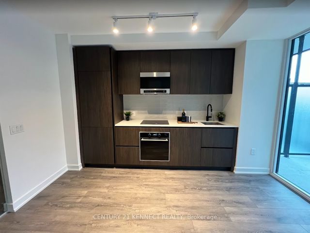 802 - 127 Broadway Ave