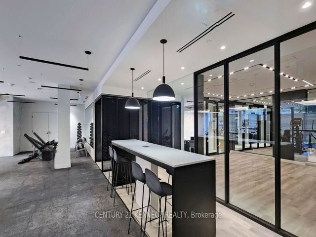 802 - 127 Broadway Ave