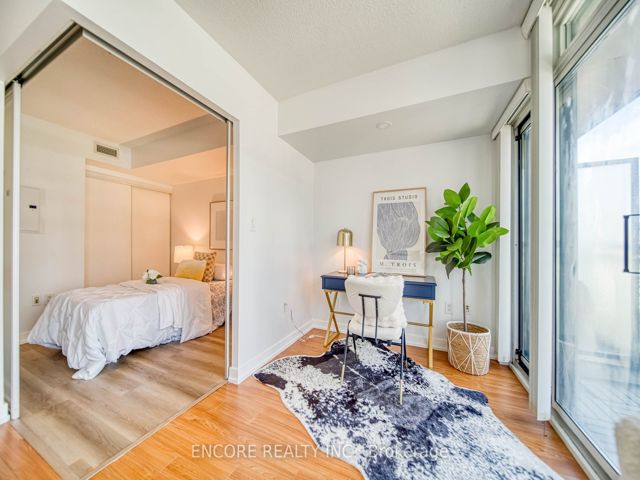 706 - 25 Capreol Crt