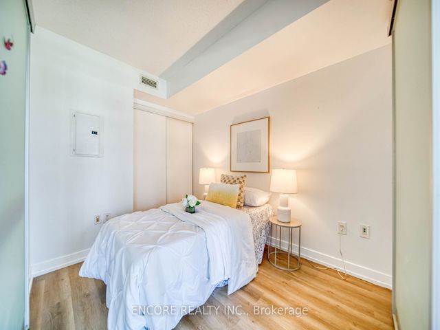 706 - 25 Capreol Crt