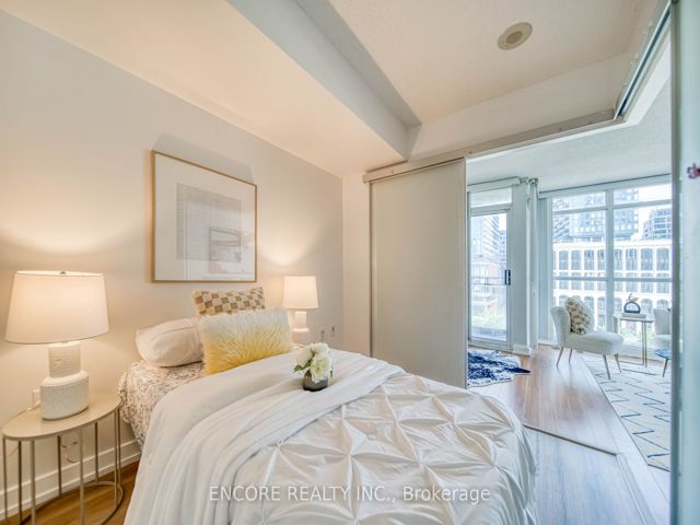 706 - 25 Capreol Crt