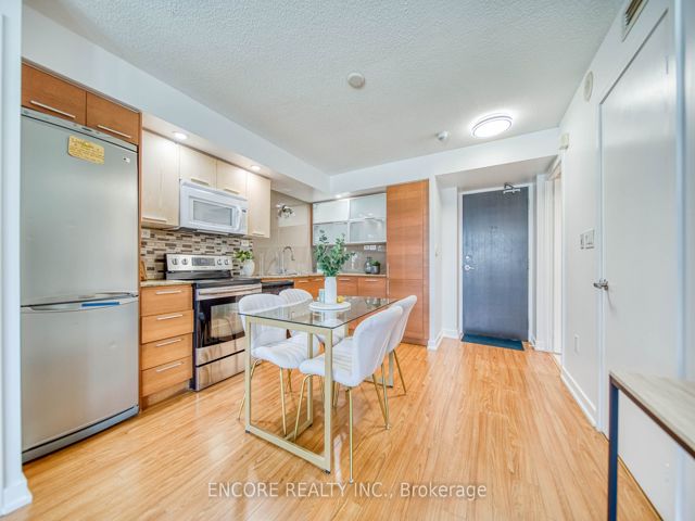 706 - 25 Capreol Crt