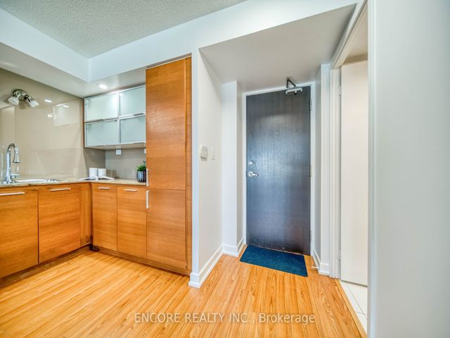 706 - 25 Capreol Crt
