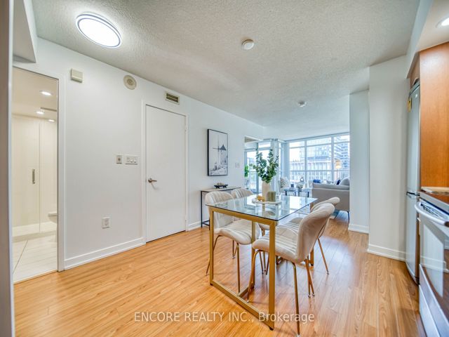 706 - 25 Capreol Crt