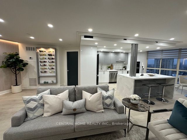 2502 - 85 Skymark Dr