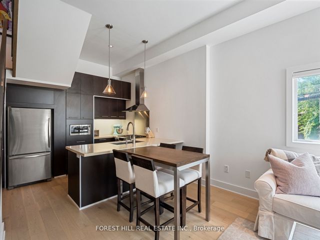 112 - 483 Dupont St