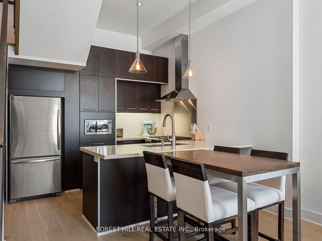 112 - 483 Dupont St