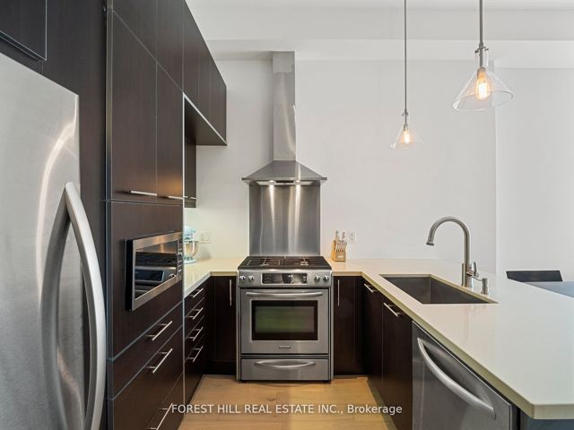 112 - 483 Dupont St