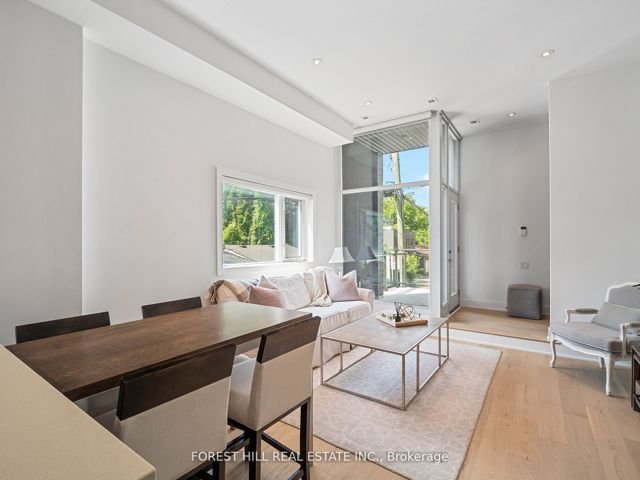 112 - 483 Dupont St