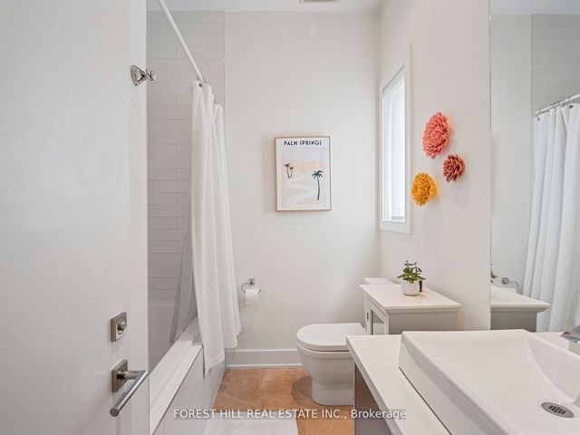 112 - 483 Dupont St