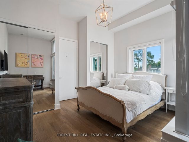 112 - 483 Dupont St