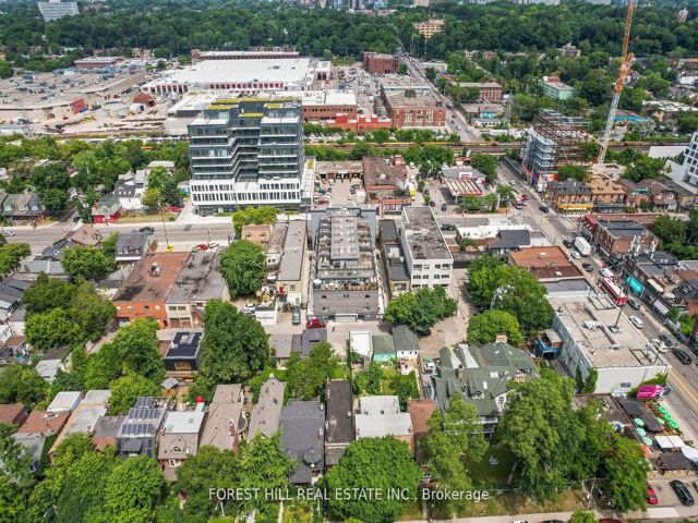 112 - 483 Dupont St