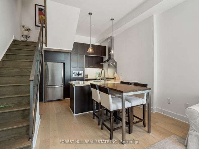 112 - 483 Dupont St