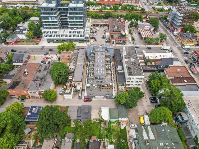 112 - 483 Dupont St