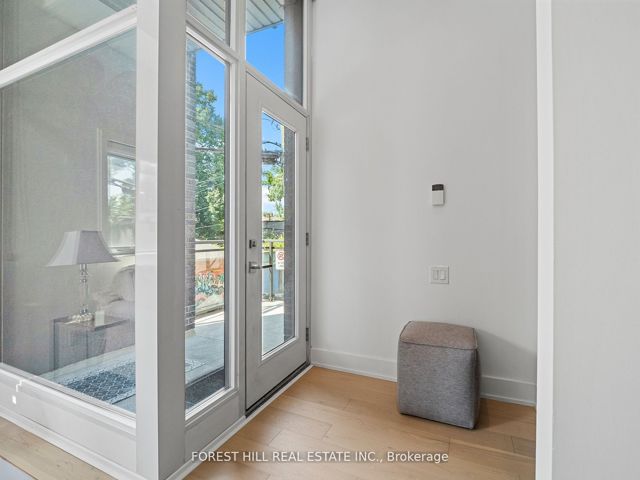 112 - 483 Dupont St