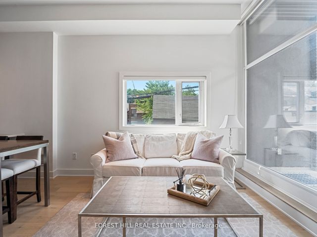 112 - 483 Dupont St