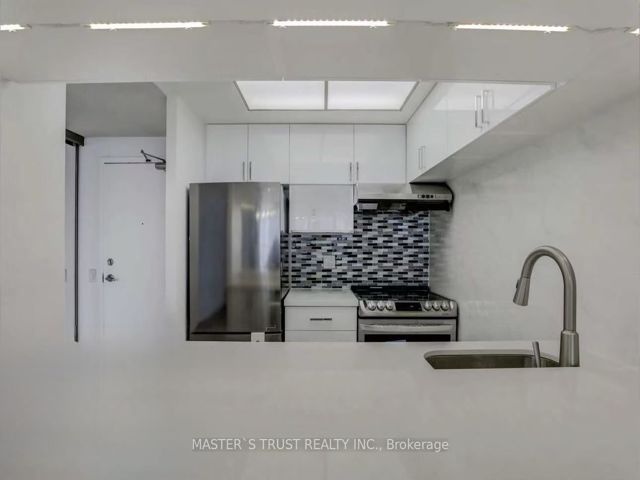1602 - 7 Bishop Ave