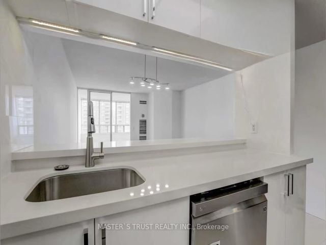 1602 - 7 Bishop Ave