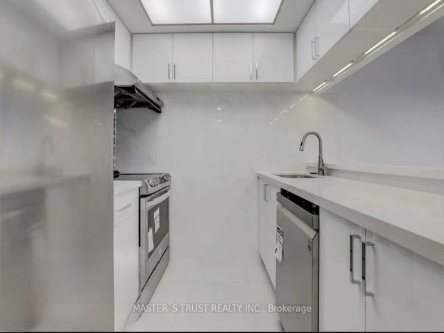 1602 - 7 Bishop Ave