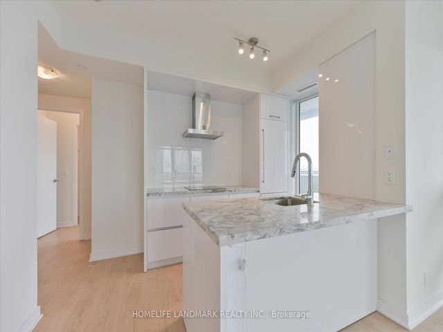 4003 - 2221 Yonge St