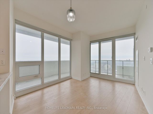 4003 - 2221 Yonge St